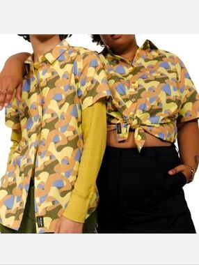 Wildfang The Essential Short Sleeve Button-up Shirt in Abstract Camo Print NWT